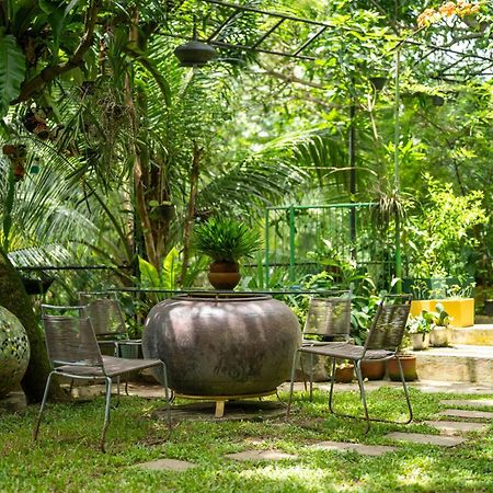 Отель Aathma Colombo House Экстерьер фото